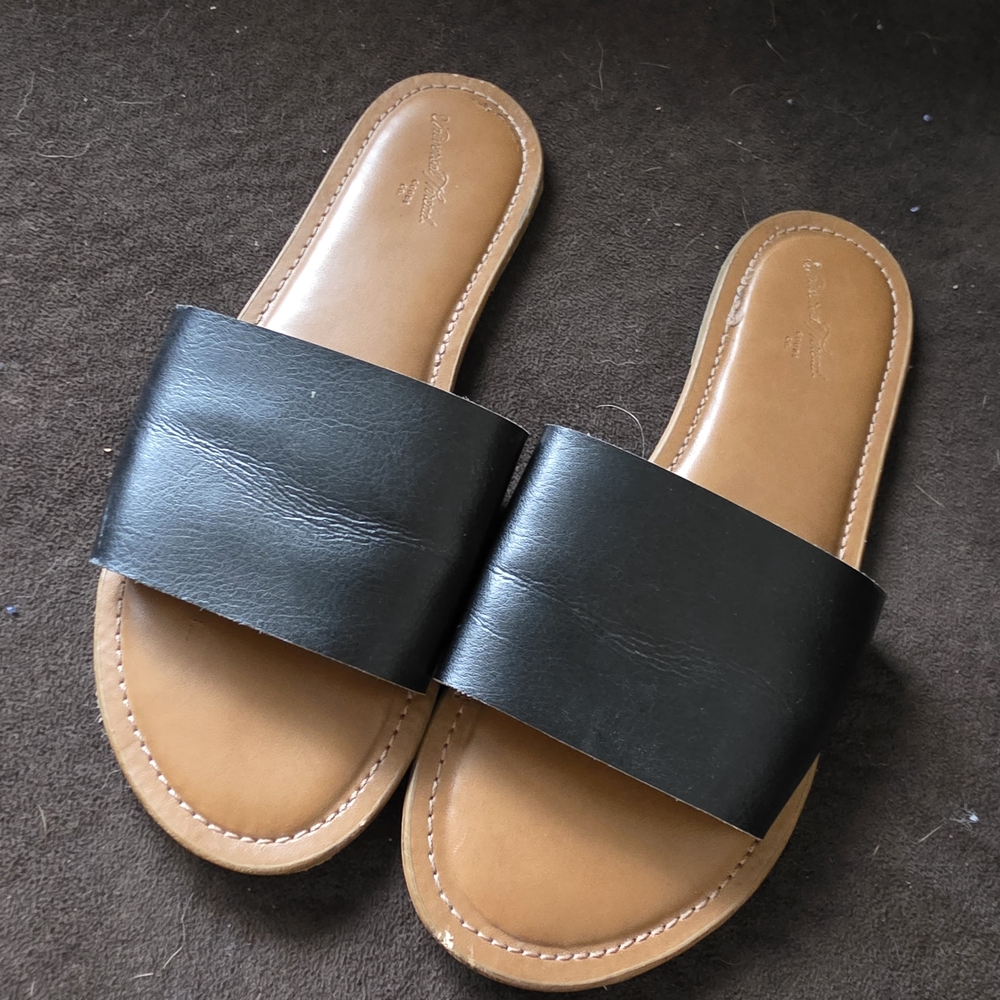 Universal Thread Tan Leather Slide Sandals